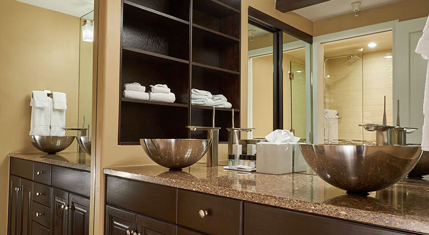 Fireplace Studio Bath