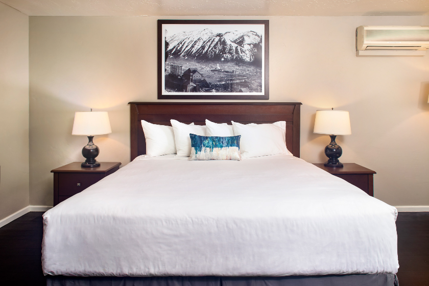 Aspen's Authentic Main Street Ski Lodge