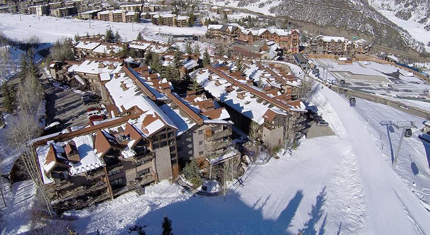 The Crestwood SZlope Side Ski Access