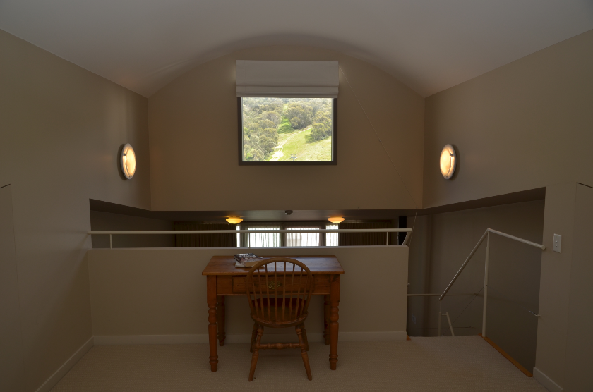 Split Level Loft - 1 Bedroom & Loft Apartment