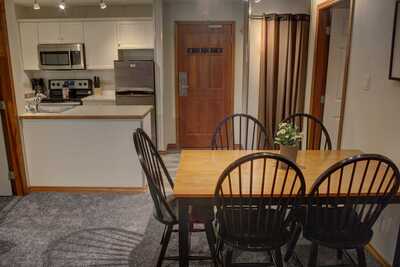 Dining & Kitchen Areas