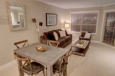 Dining & Seating Areas