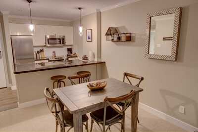 Dining & Kitchen Areas