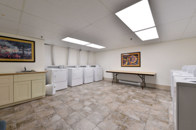 Aspens lodge: common laundry (Parking level 2)