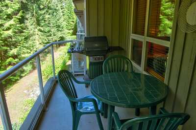 Private deck with gas BBQ