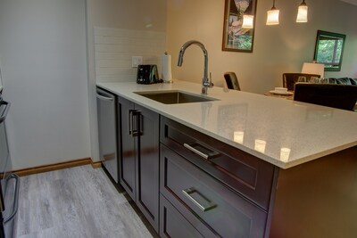 Modern, Fully Equipped Kitchen