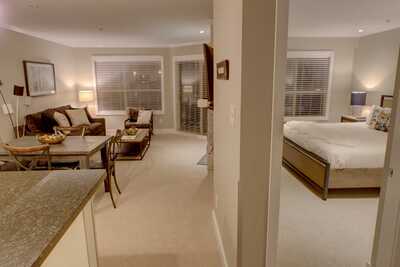 Main area & Master bedroom: view from the entrance