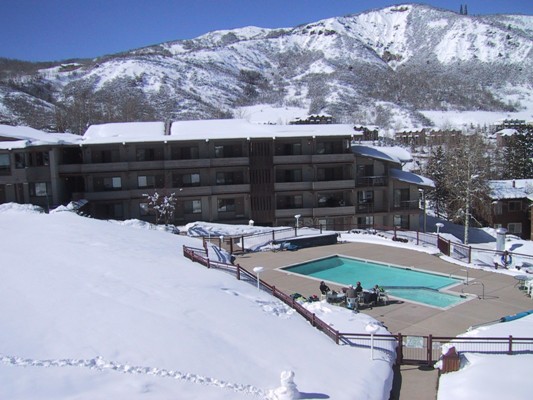 Pokolodi Pool Winter