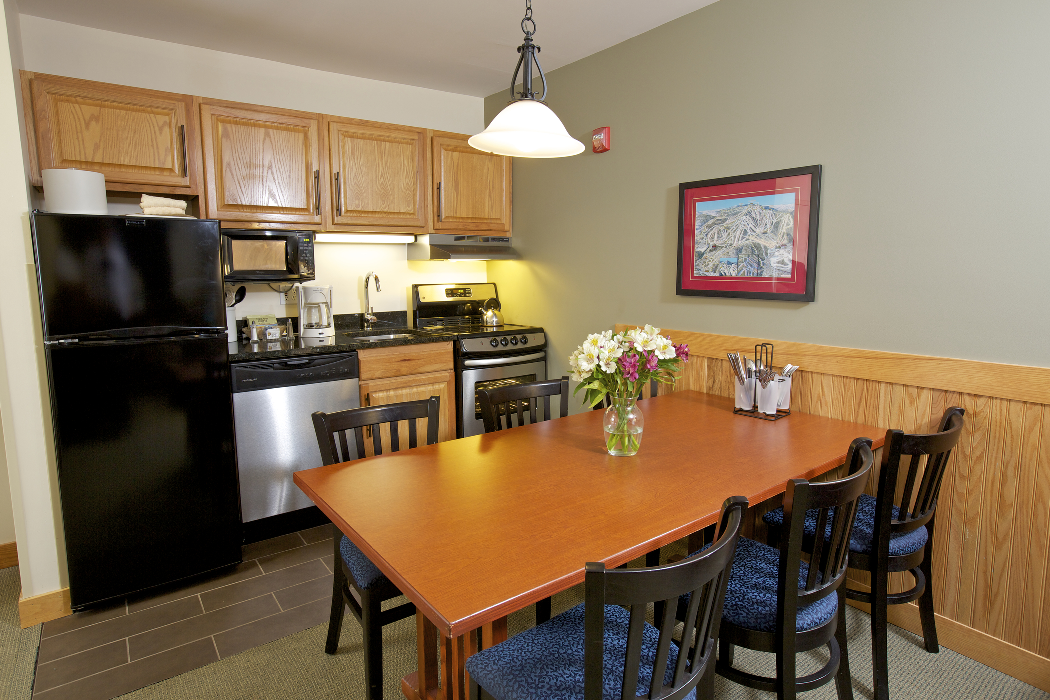 Kitchenette Dining Area