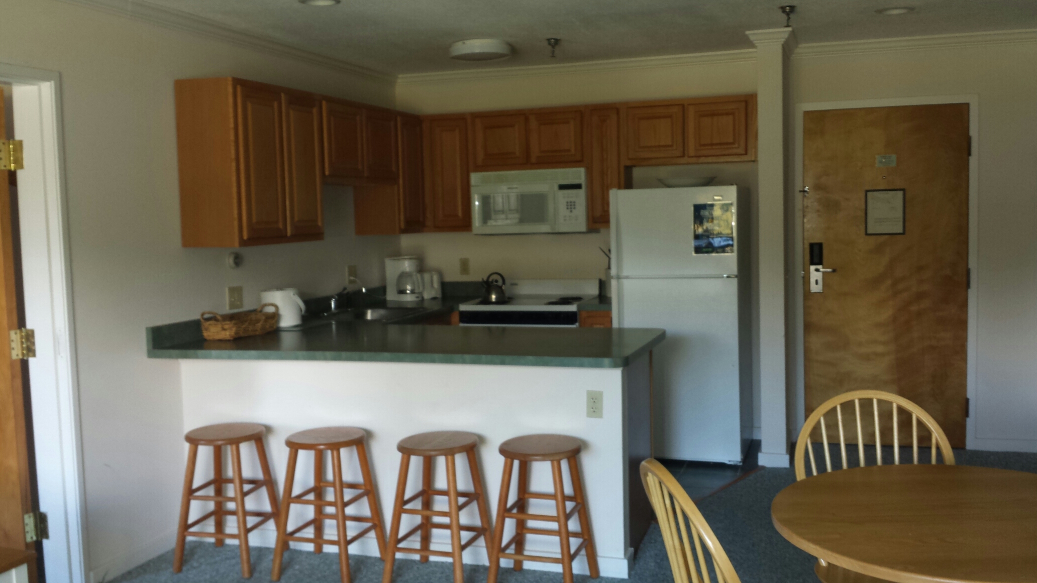 1 Bedroom Suite - Kitchen