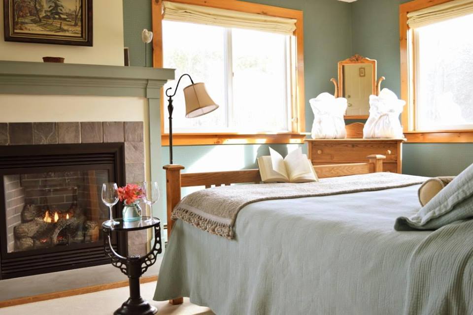 Example of Queen w/ Fireplace 