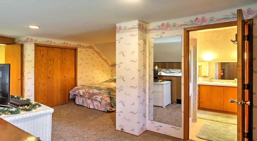 Brentwood Upstairs Bedroom