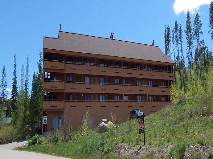 Braidwood Condo Summer Exterior