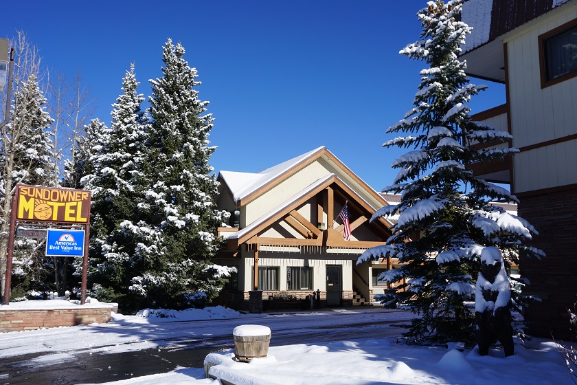 America's Best Value Inn Sundowner Motel Winter Exterior