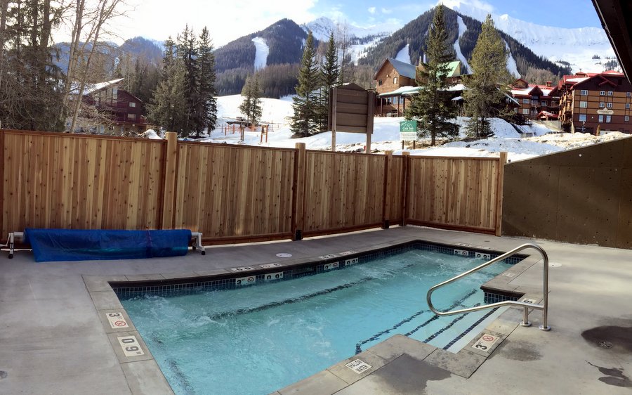 Outdoor Hot Tub Griz Inn at Fernie Alpine Resort 