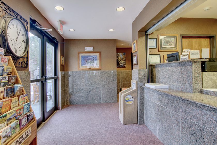 Magnuson Grand Rushmore View Lobby Area - Keystone SD