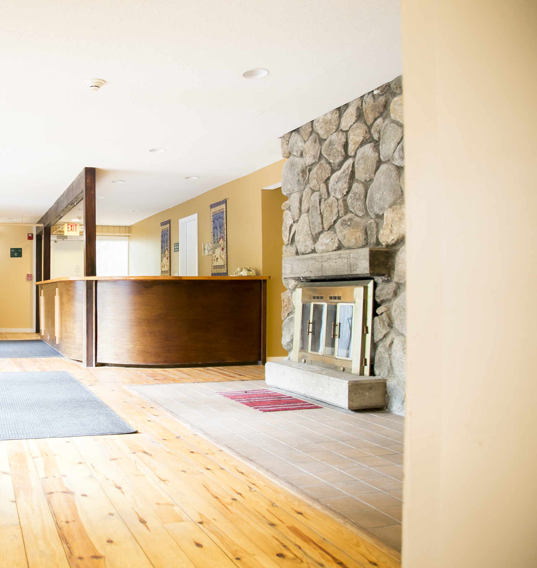 Main Floor Entrance & Lobby