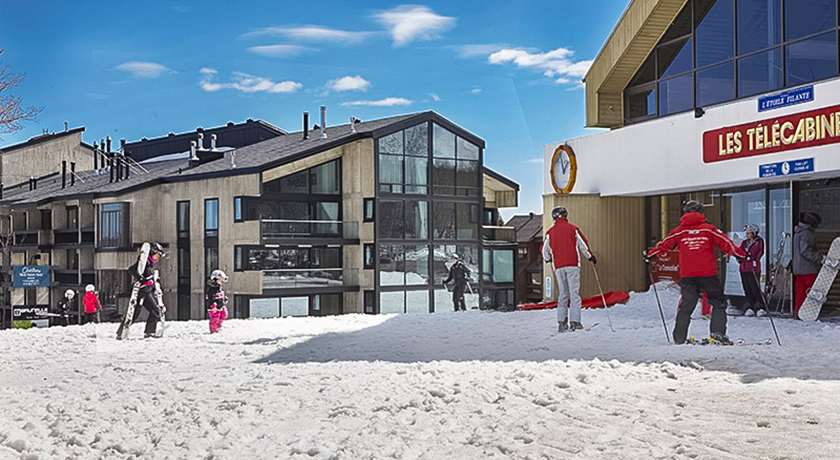 A quelques pas des télécabines - A few steps from the gondola.